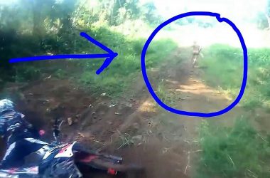 motociclistas sumatra humanoide