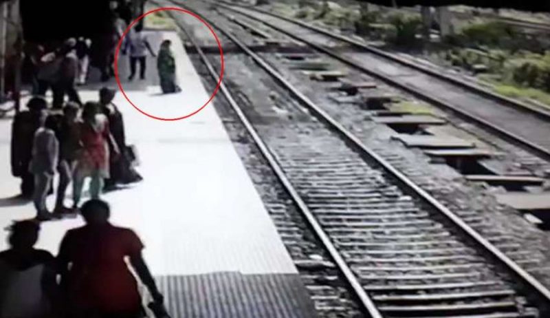 fantasma mujer tren 850x491