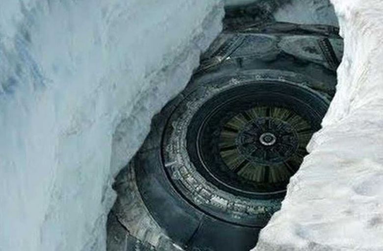 In the ice of Antarctica is buried a giant UFO?
