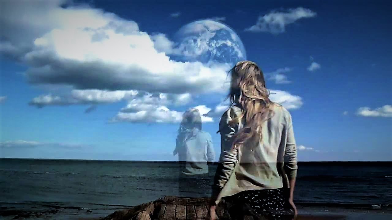 The Strange Journey of Carol McElheney : Did this woman visit a Parallel Universe