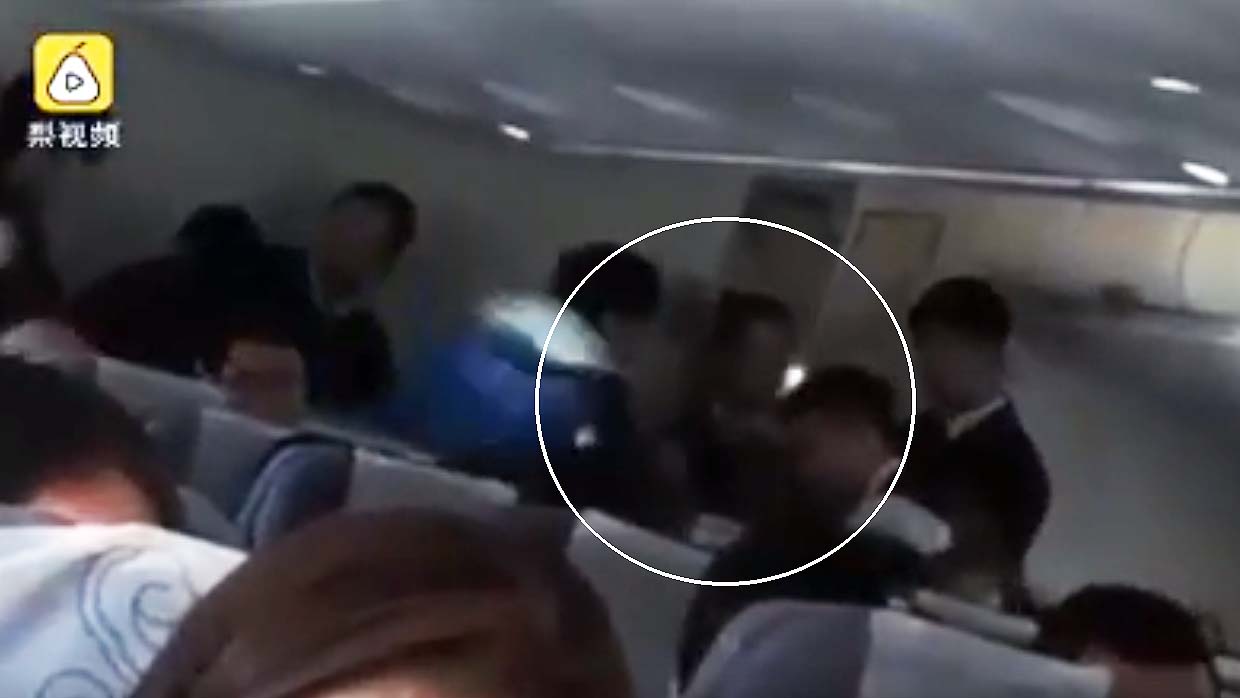 Passenger of an airplane possessed by evil spirits causes an emergency landing in China
