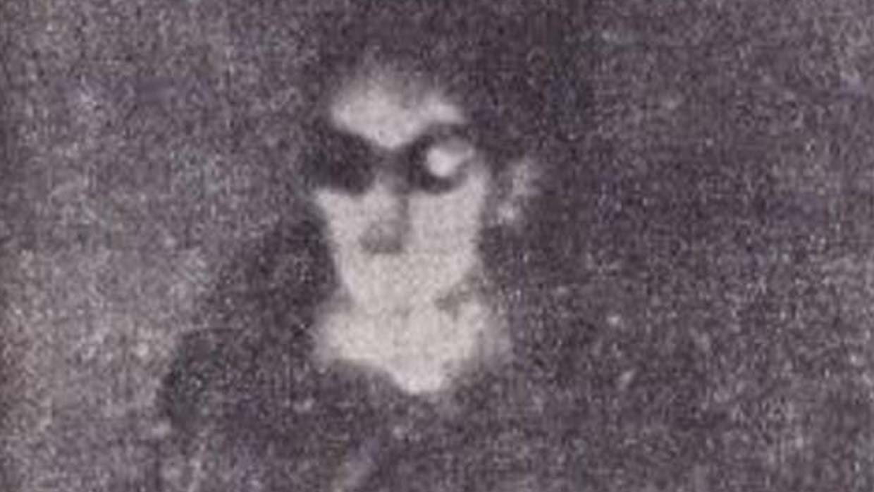 Italian Journalist Reports The First Photo Of An Alien Taken Inside A UFO