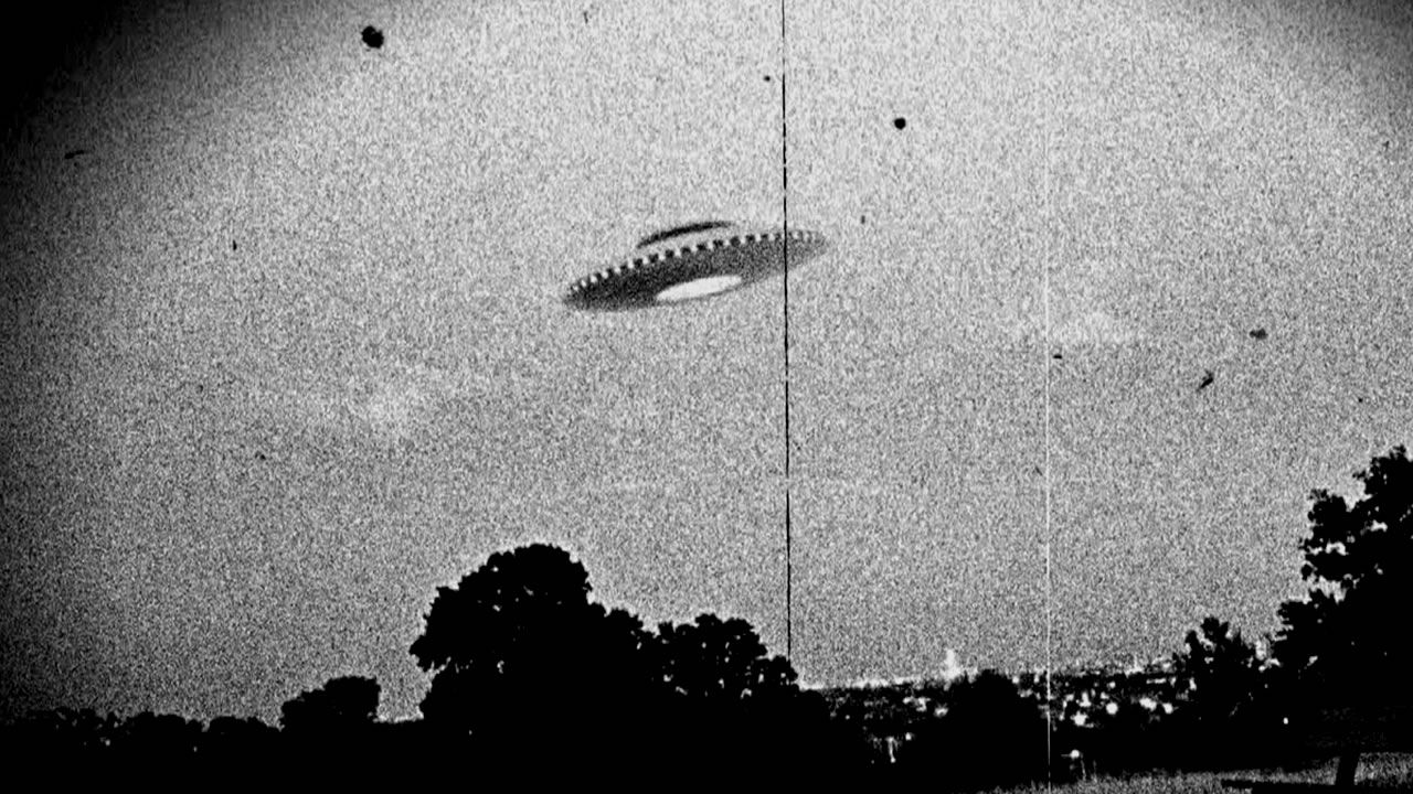 USA has clear photos of UFOs pursued by military pilots, says renowned researcher