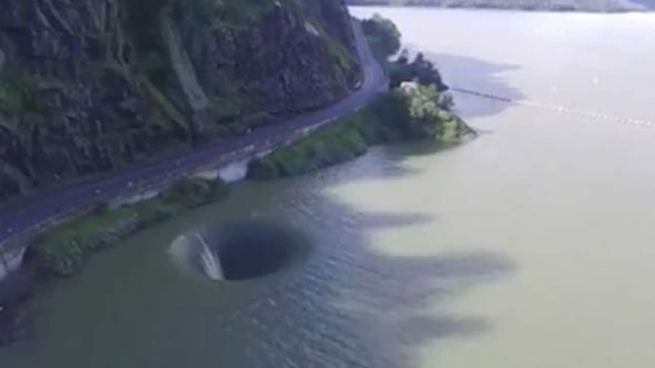 Portal on the water leaves swimmers in Lake of California surprised