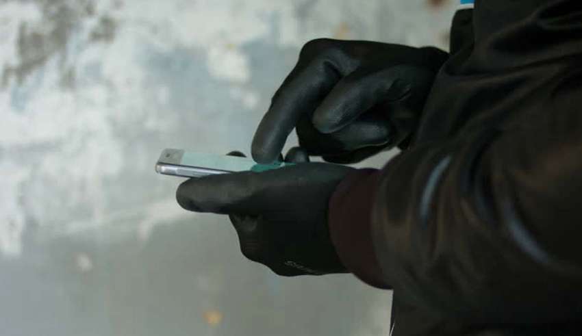 Several Twitter users receive a cryptic voice message with a terrible warning for the month of April(Black Box recording of MH370 possibly)