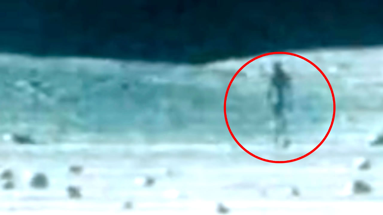 Former CIA Pilot John Lear: “There Are Millions Of Aliens Living On The Moon”