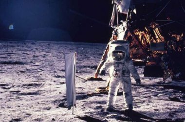 Buzz Aldrin and three other astronauts pass the lie detector on their encounters with UFOs 12 Buzz Aldrin