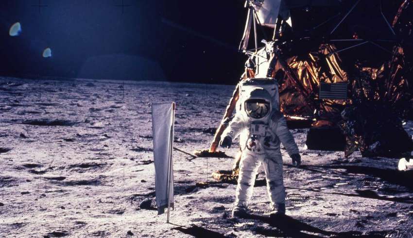 Buzz Aldrin and three other astronauts pass the lie detector on their encounters with UFOs