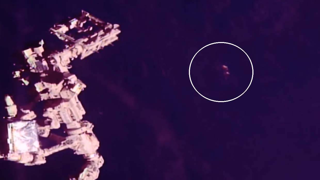 They discover a huge UFO 300 meters in diameter near the International Space Station(proof of ufo)