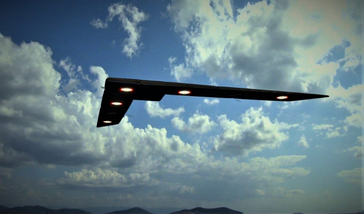 Assumed Triangular UFO captured in US aircraft carrier