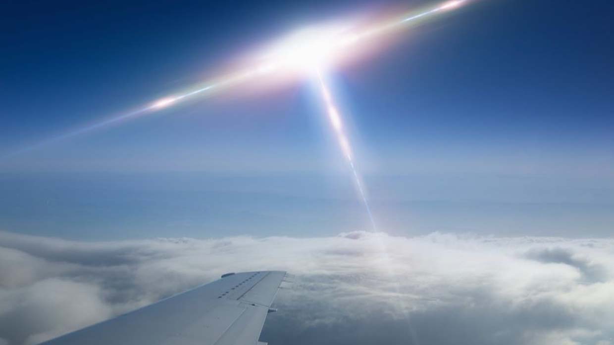 Ireland UFO sighting : multiple UFO sightings by three commercial pilots