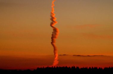 extrana nube vertical stonehenge