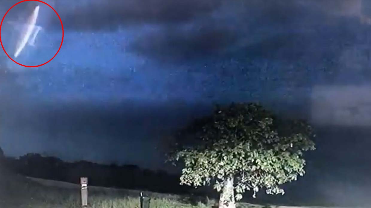 Police in an Australian city share images of a UFO during a thunderstorm