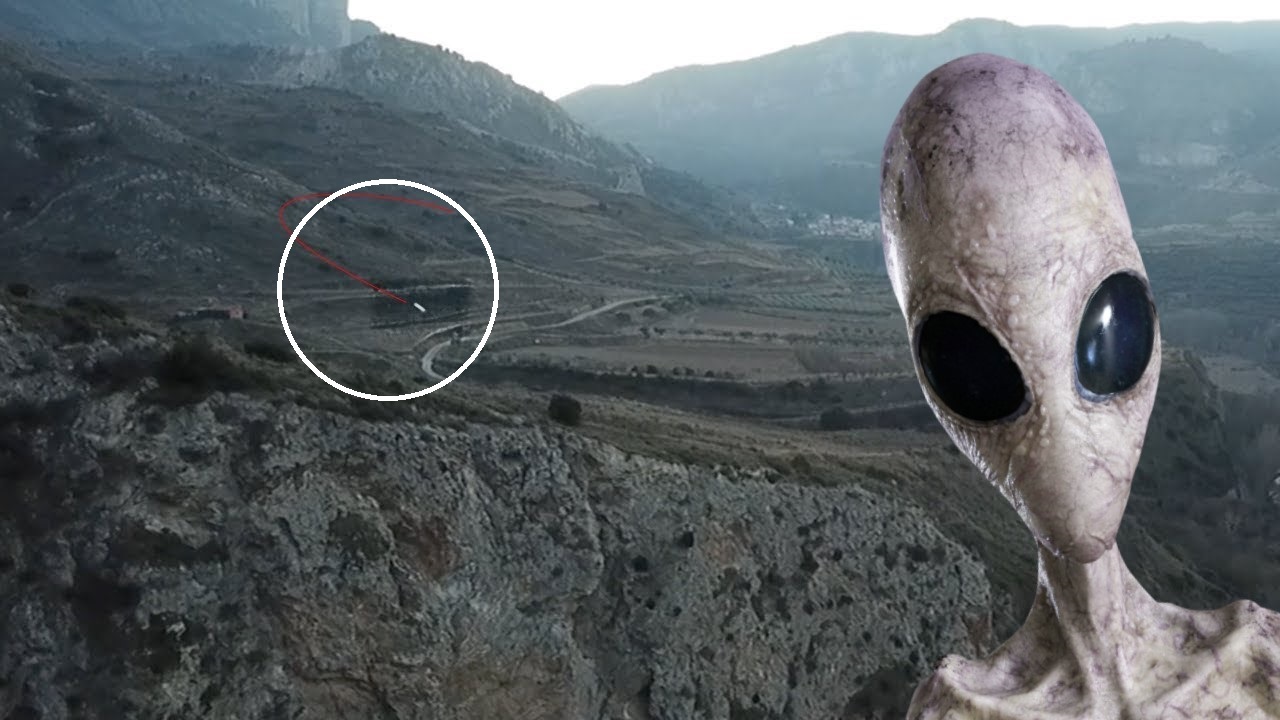 They visit an extraterrestrial base in Spain and record two UFOs (Video)