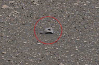 A NASA image shows a metal sheet with a perfect circle on Mars, extraterrestrial evidence? 3 chapa metalica marte