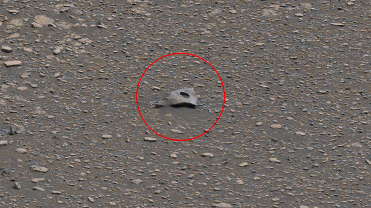A NASA image shows a metal sheet with a perfect circle on Mars, extraterrestrial evidence?