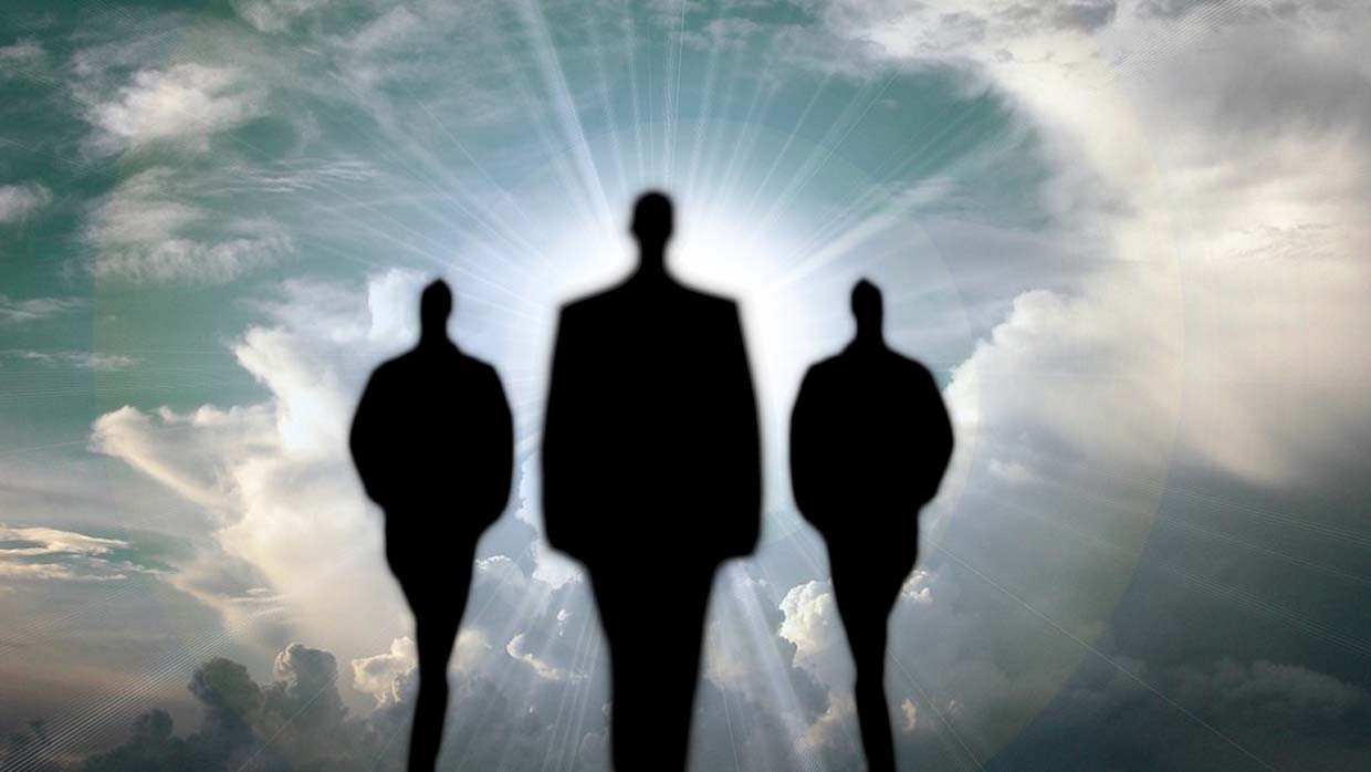 Dreaming of deceased relatives talking to you, messages from the beyond that should not be ignored