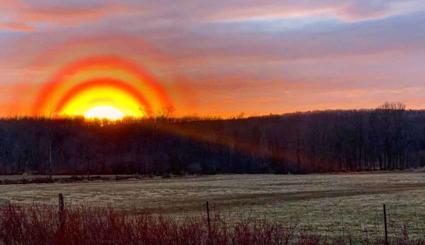 Scientists can not explain the appearance of four very bright rings around the Sun in Canada