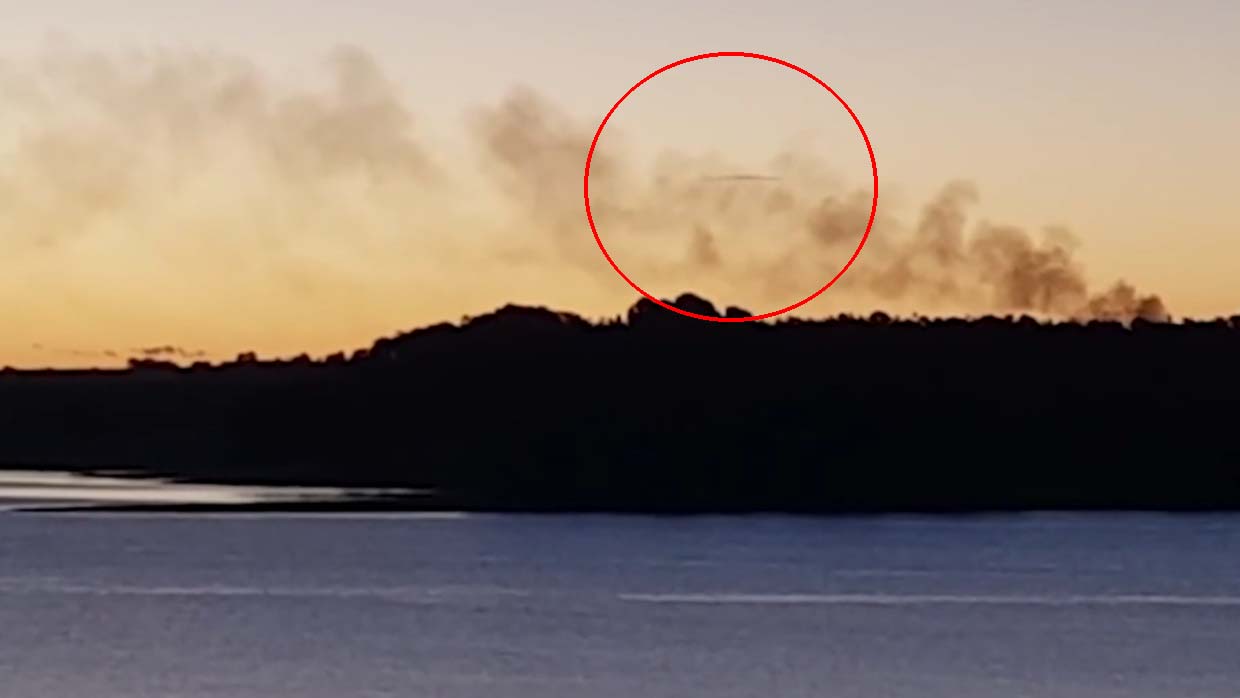 A woman records an amazing UFO on a lake in Australia