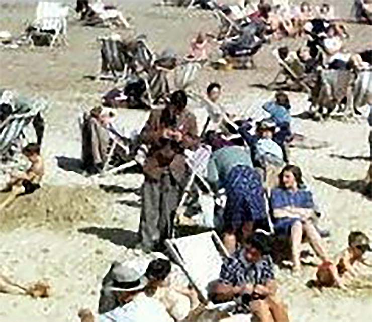 A time traveler with a mobile phone is discovered in a photo from the 40s