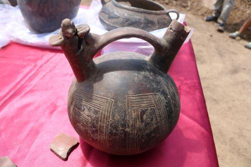 3000 Year Old Megalithic Water Temple Found In Tinkuy Peru 5 Vessel with bridge handle.