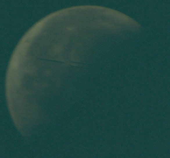 Triangular UFO appears in official NASA photographs  from the Apollo 9