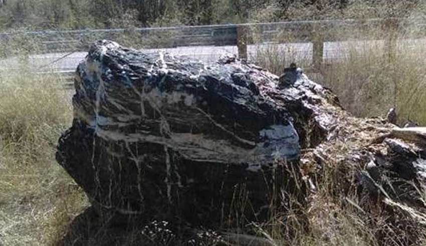 A giant rock(Wizard Rock) mysteriously disappears and reappears in Arizona