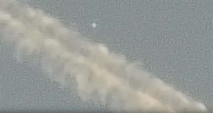 A man records a UFO coming out of a chemtrail 1 UFO leaving chemtrail - A man records a UFO coming out of a chemtrail
