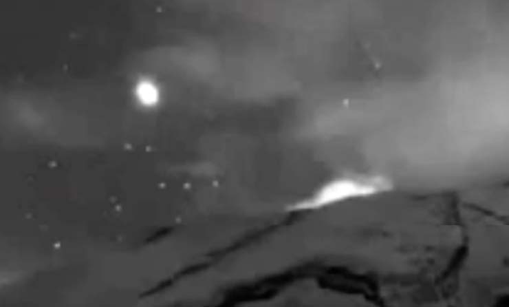 A UFO was recorded leaving the interior of the Popocatépetl volcano 1 A UFO was recorded leaving the interior of the Popocatépetl volcano