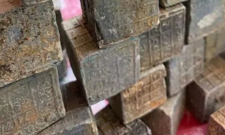 60 Mysterious Cubes With Sacred Inscriptions Found In A River In Coventry 2 aaaaaaaaaaa