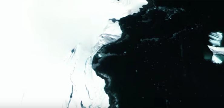 Satellite images show a UFO hidden among Antarctic ice 1 UFO hidden among Antarctic ice