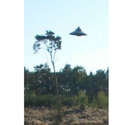Spinning Top Shaped UFO Filmed In Poland Ufologists Are Sure That The Pictures Are Genuine 2 Spinning Top Shaped UFO Filmed In Poland