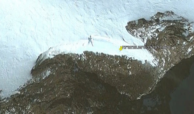 20 Meter Tall Humanoid Was Found In The Satellite Images Of Antarctica 2 20 Meter Tall Humanoid Antarctica