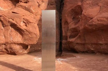 Metal monolith found in utah
