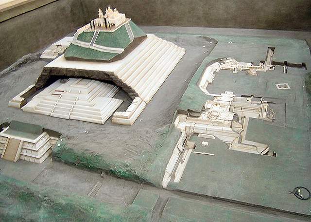 Xelhua: The Giant Who Built The World's Largest Pyramid In Cholula, Mexico 4 cholula model
