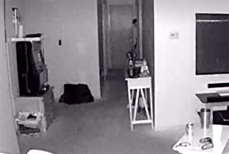 Security Camera Captured a demonic Entity with tentacles emerging from a baby's room 2 entidad demoniaca habitacion bebe