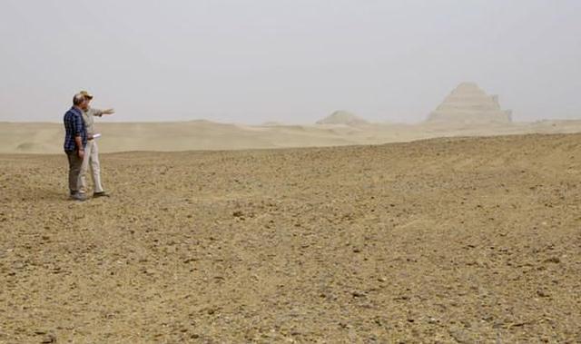 Archaeologist claims to have found Hidden Pyramids Under The Saqqara Desert