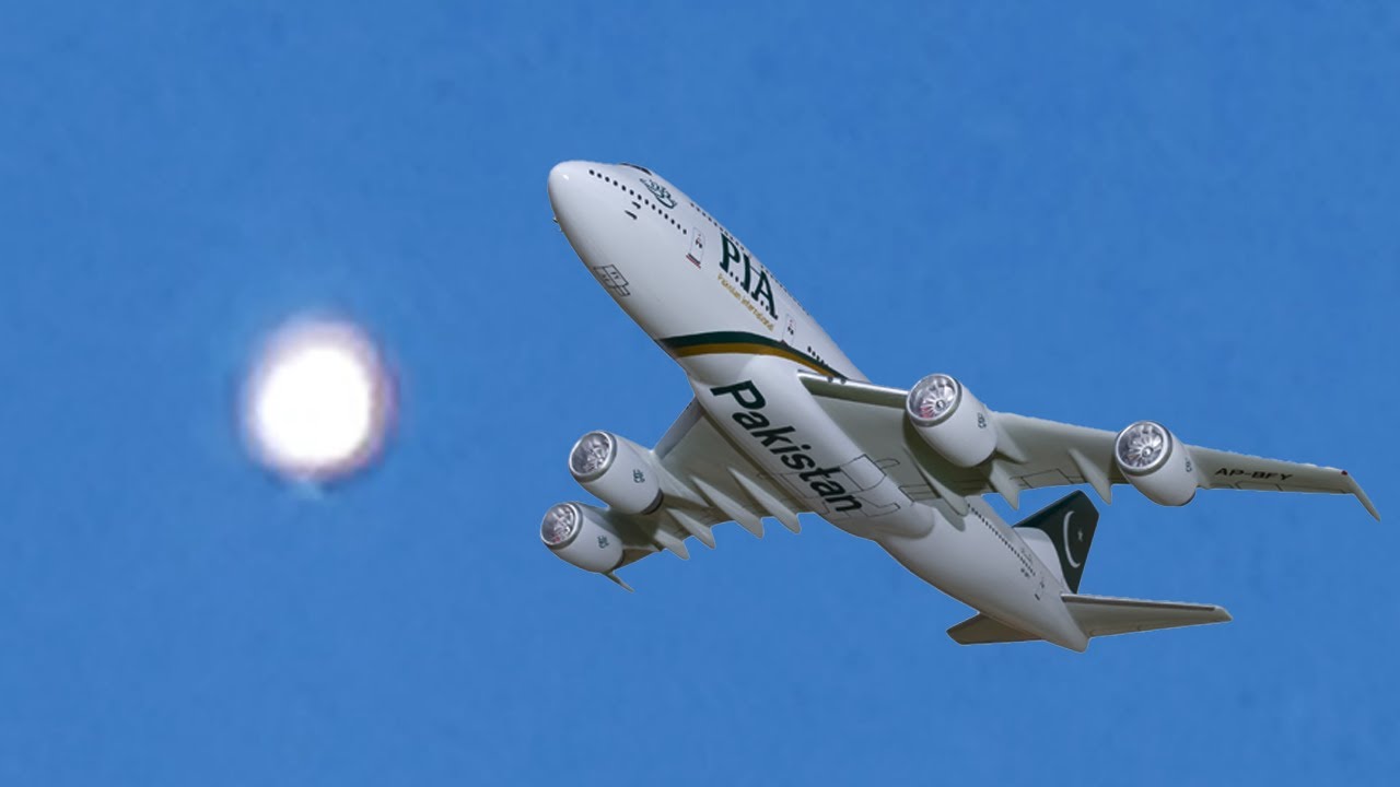 A Passenger Plane Encountered A UFO Sighting Near Karachi, Pakistan