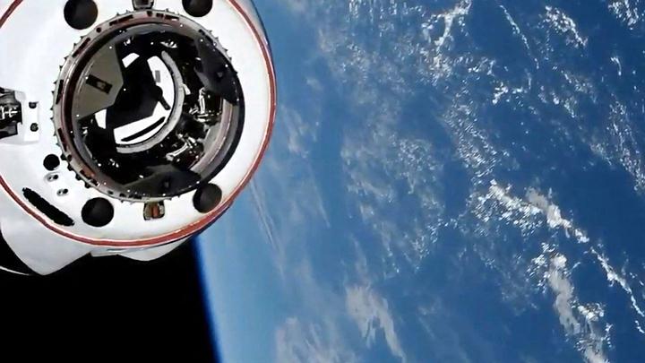 SpaceX Crew Dragon Nearly Collided With A UFO 2 SpaceX Crew Dragon Nearly Collided With A UFO