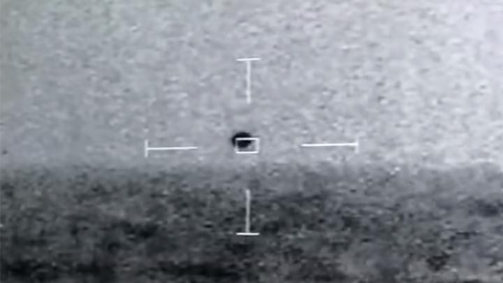 US Navy Video Shows A UFO Hovering And Escaping Under The Water