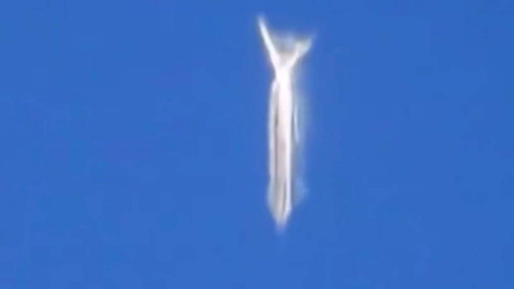 Airplane Passenger Filmed An Unusual Shape Shifting UFO Or A Mysterious Creature?
