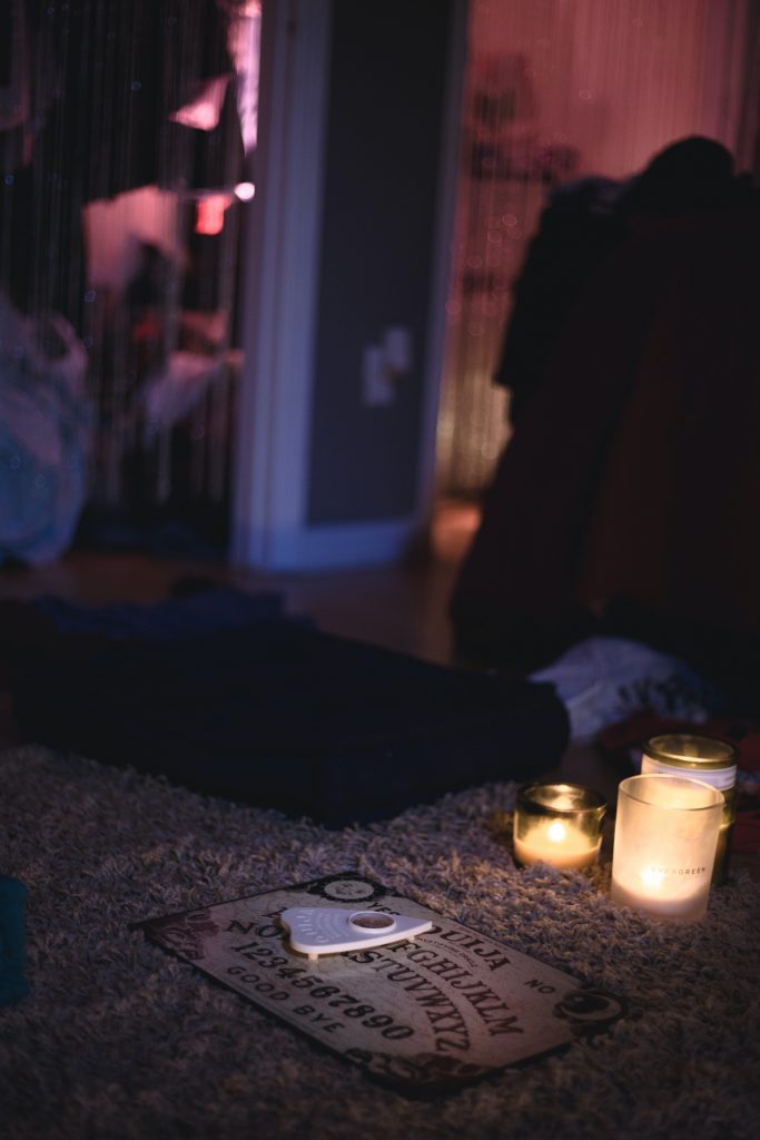 How To Use An Ouija Board Safely (Guide) 2 Use An Ouija Board
