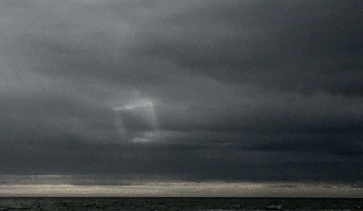 Cube shaped UFO