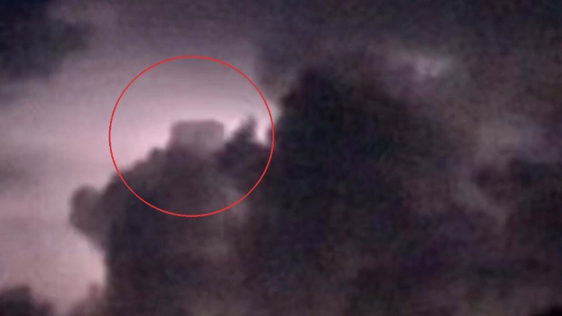 A Gigantic Cube-shaped UFO Appeared During A Thunderstorm In New Jersey