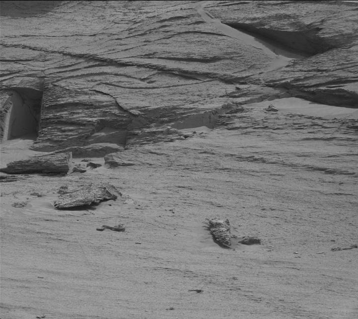 Nasa Images Show A Door On Mars: Illusion Or Evidence Of Bases On Mars? 2 Nasa Images Show A Door On Mars: Illusion Or Evidence Of Bases On Mars?