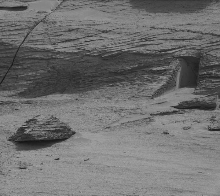 Nasa Images Show A Door On Mars: Illusion Or Evidence Of Bases On Mars? 3 Nasa Images Show A Door On Mars: Illusion Or Evidence Of Bases On Mars?