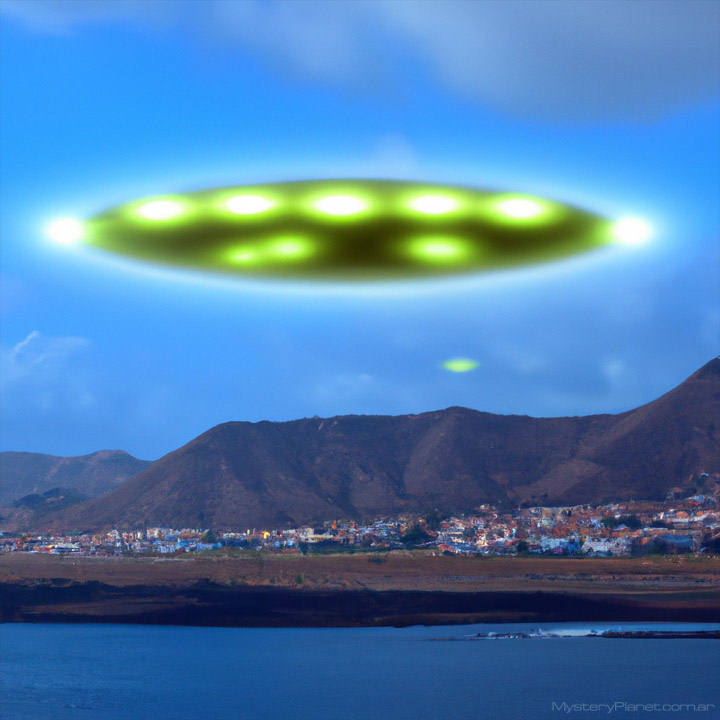 A Strange UFO "as Big as a Football Field" Flew Over Gran Canaria In 1974 1 A Strange UFO "as Big as a Football Field" Flew Over Gran Canaria In 1974