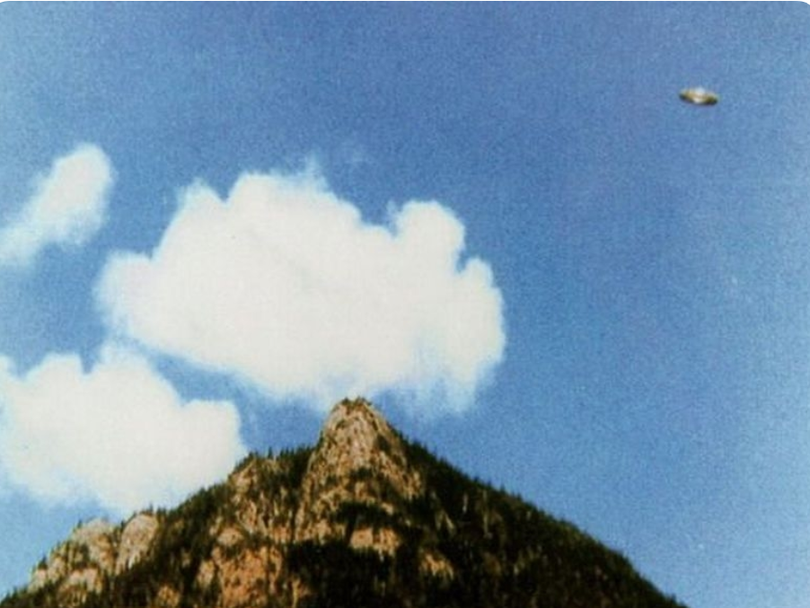 Uncovering the Truth: Surprising and Genuine UFO Photos You've Probably Never Seen Before 3 Hannah McRoberts UFO Photo