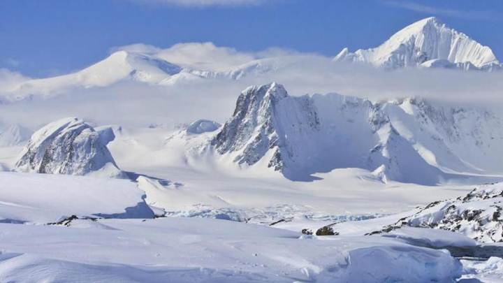 The Potential For Discovery Of Aliens: Scientist Explores the Possibility of Hidden Alien Fossils on Earth 2 antartida nieve