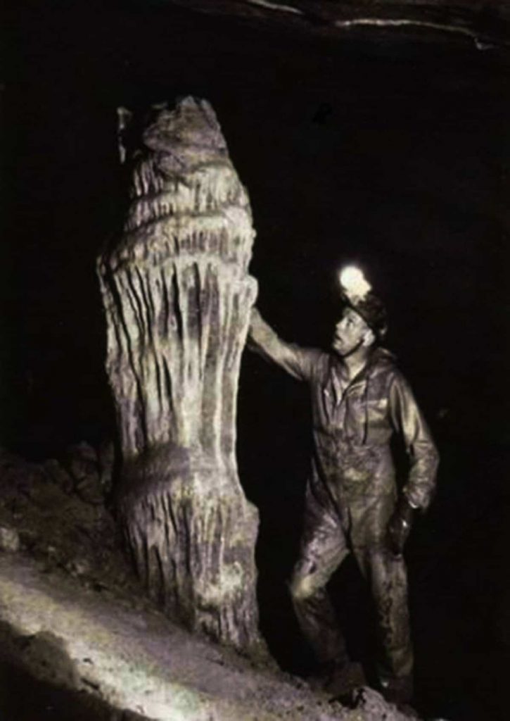 Neil Armstrong’s Alien Expedition: Exploring Cueva de los Tayos in 1976